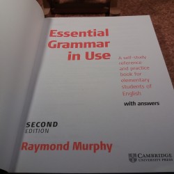 Raymond Murphy - Cambridge Essential Grammar in Use Second edition