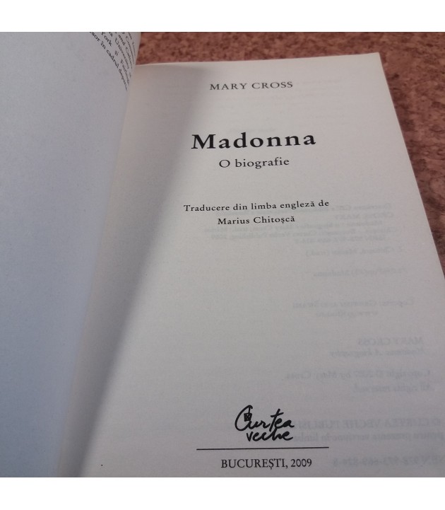 Mary Cross - Madonna O biografie