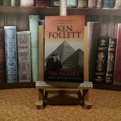 Ken Follett - Triunghiul Un proiect secret in mijlocul desertului
